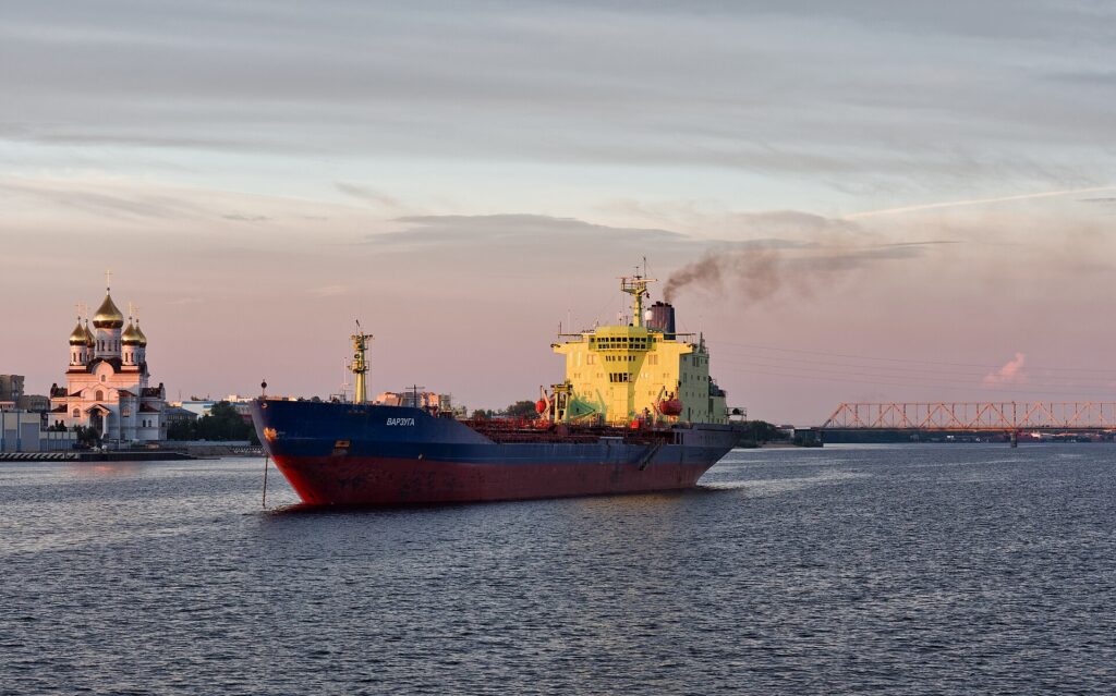 Novorossiysk port oil terminal; Russian oil tanker; Urals oil refinery