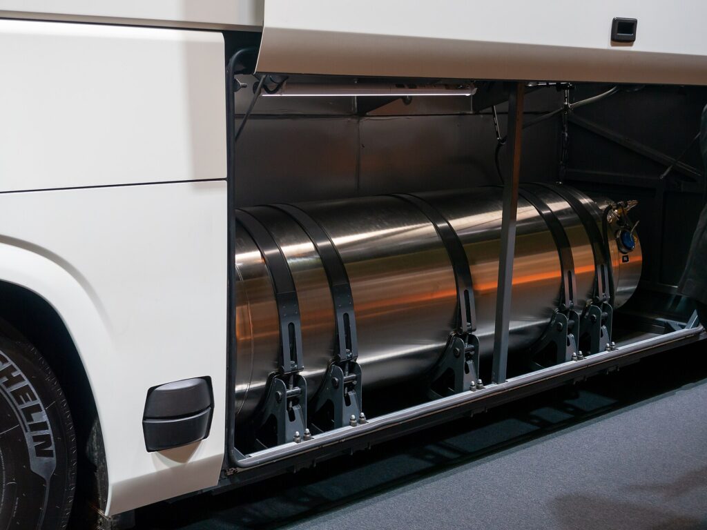 European natural gas storage; gas pipeline infrastructure; LNG terminal