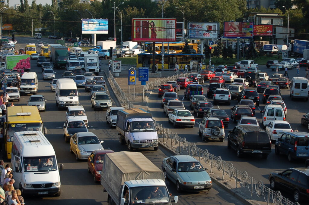Kyiv city center street; Kyiv traffic; Ukrainian government building