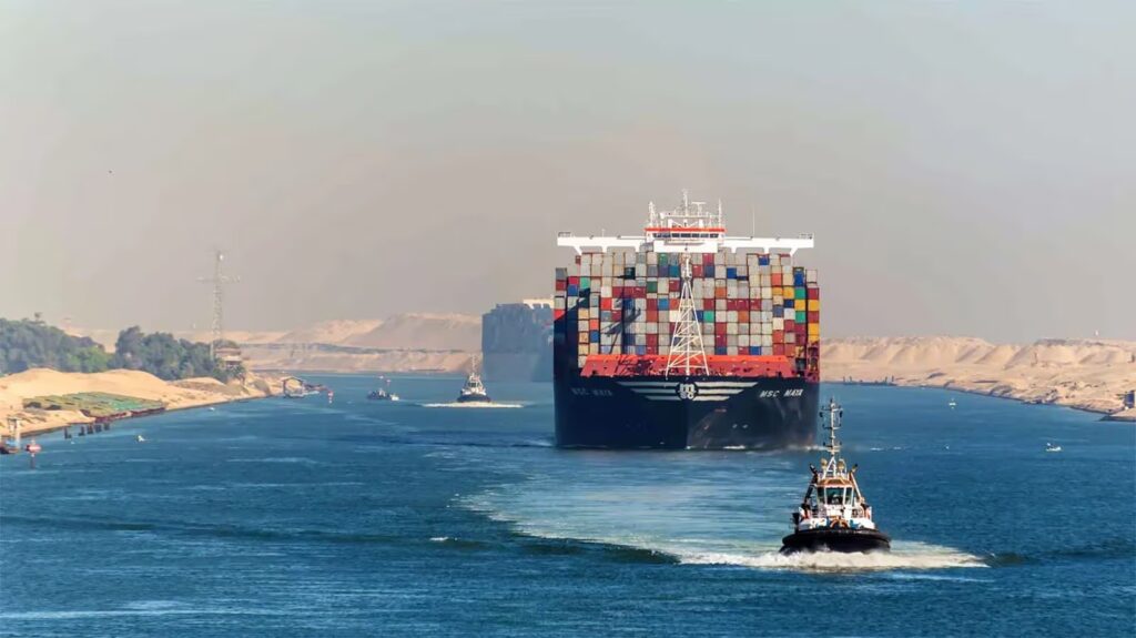 MSC возобновляет движение отдельных судов через Суэцкий канал