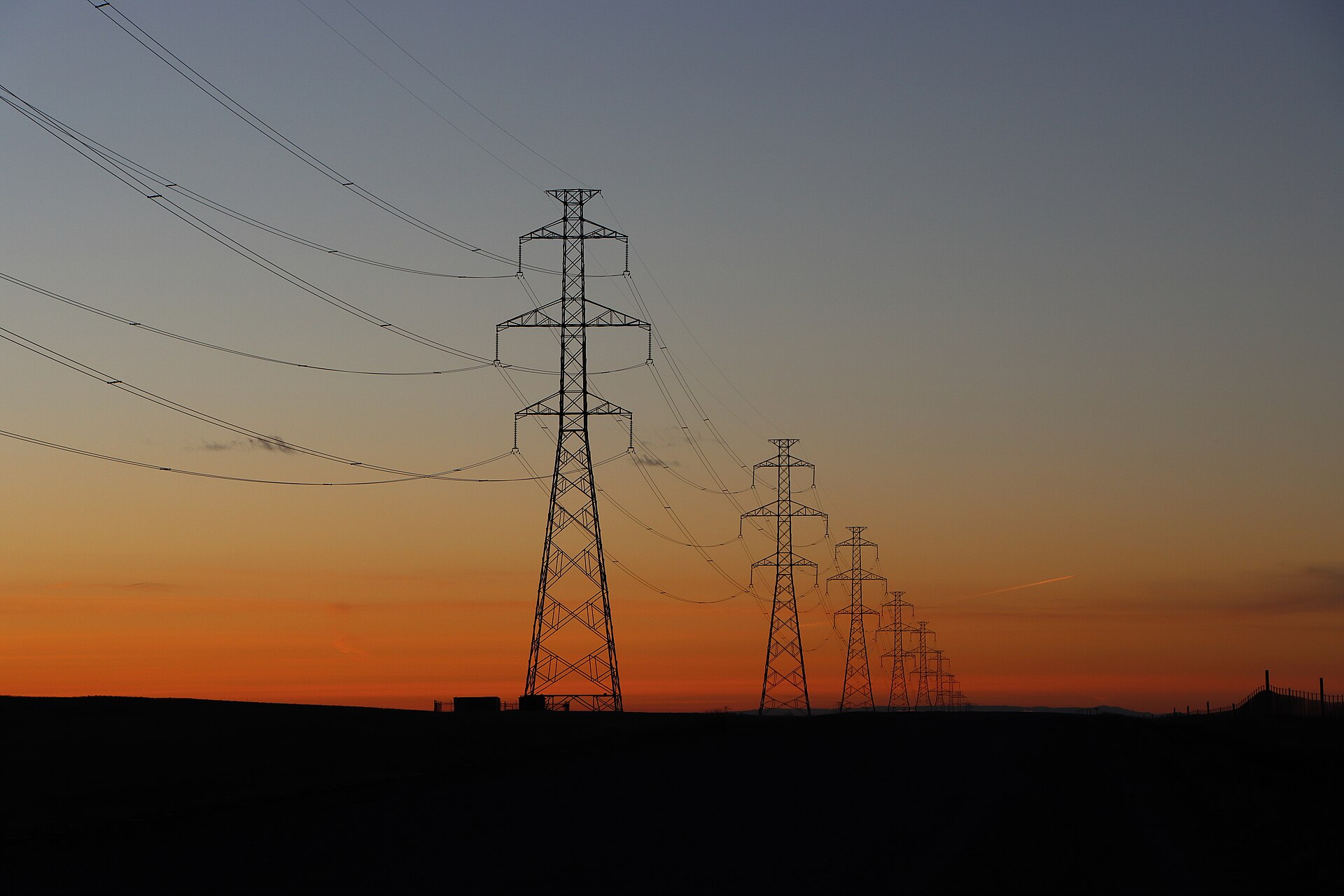 Electricity consumption in Ukraine drops by 4.7% due to cooler weather