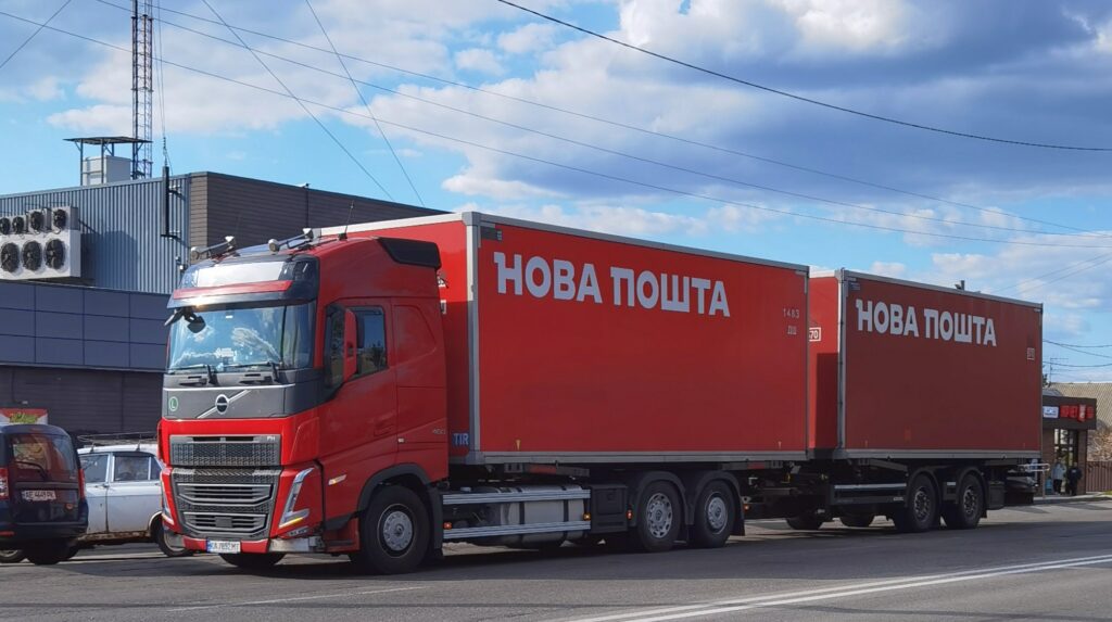 Російські війська атакували сортувальні центри «Нової пошти» в Сумах та на Київщині Російські війська атакували сортувальні центри «Нової пошти» в Сумах та на Київщині