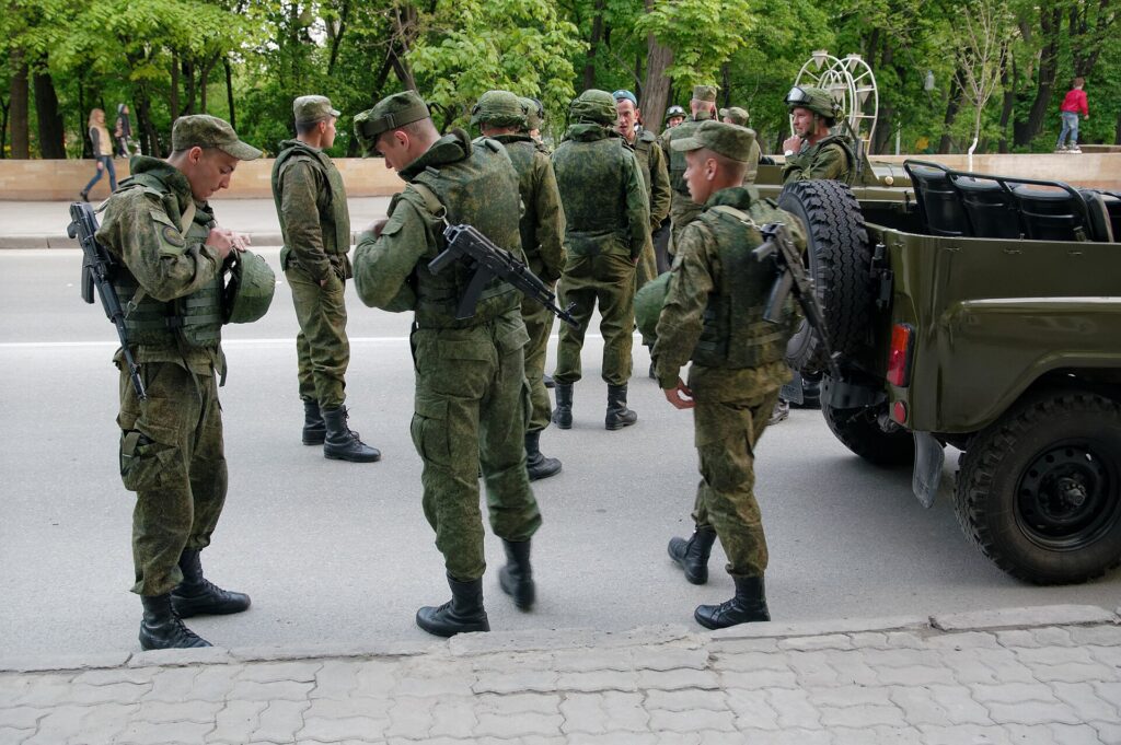 Вербовка в армию рф в Донецке: использование алкоголя и давление на мужчин