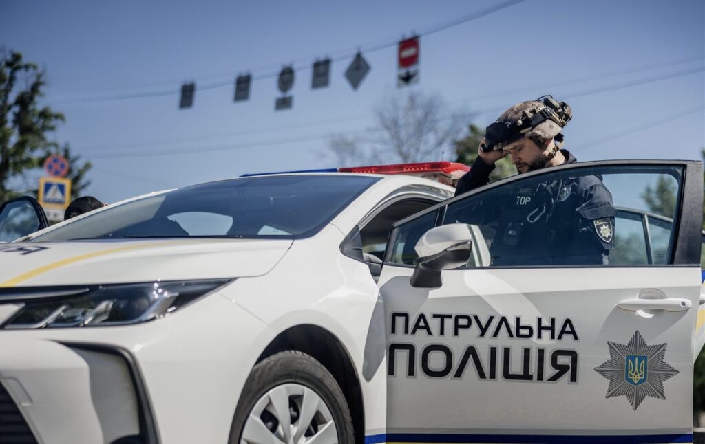 На Киевщине перекрыт участок трассы М-06 после взрывов На Киевщине перекрыт участок трассы М-06 после взрывов