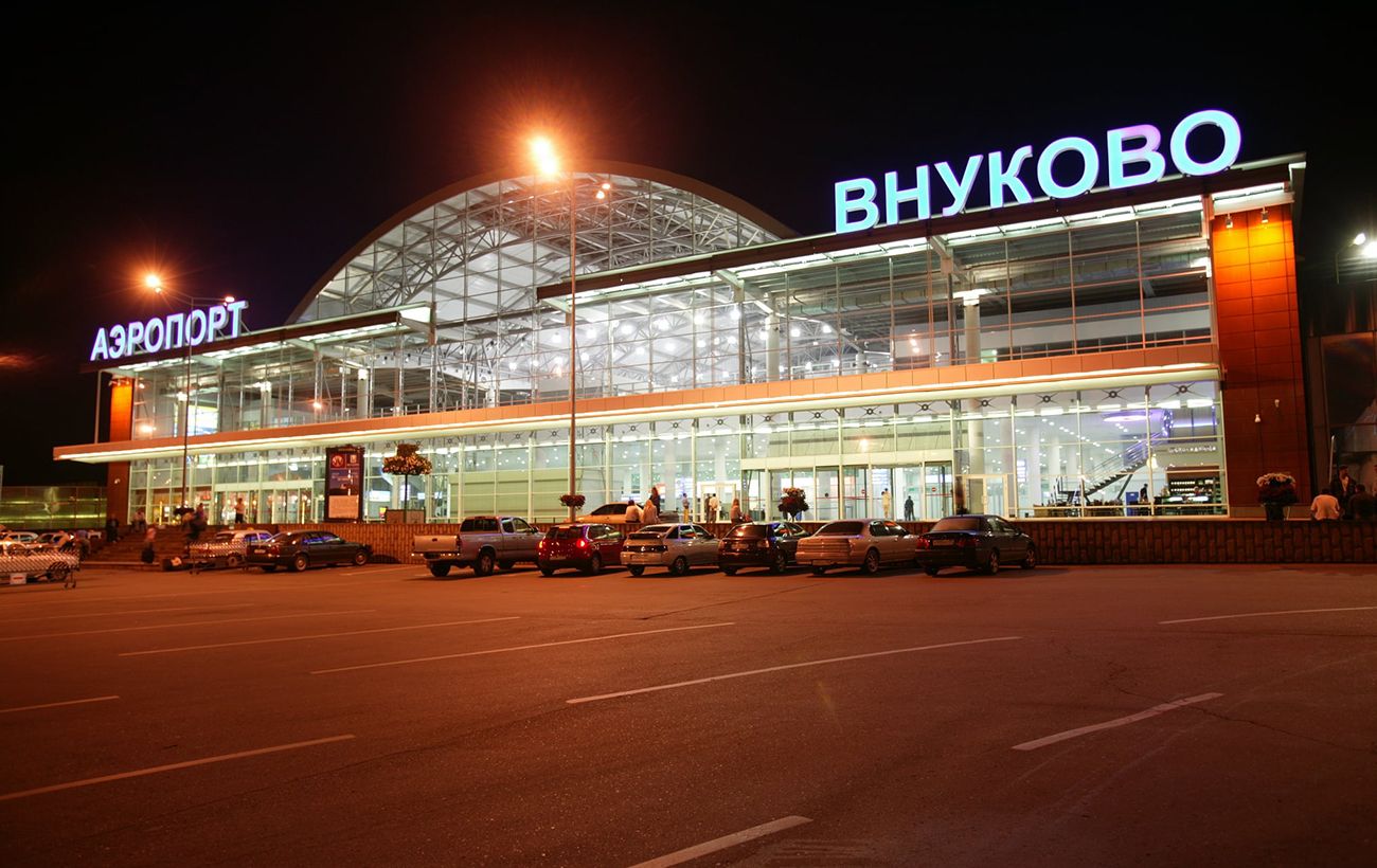 Масована атака безпілотників паралізувала роботу аеропортів Москви