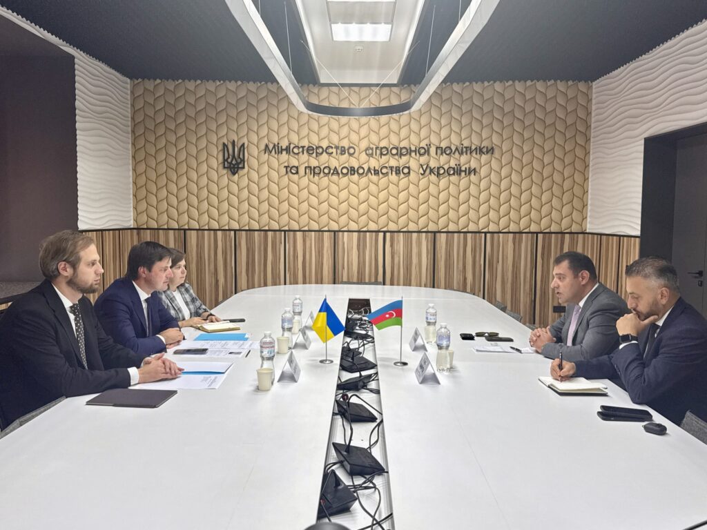 Азербайджан предложил новые транзитные маршруты для украинской агропродукции