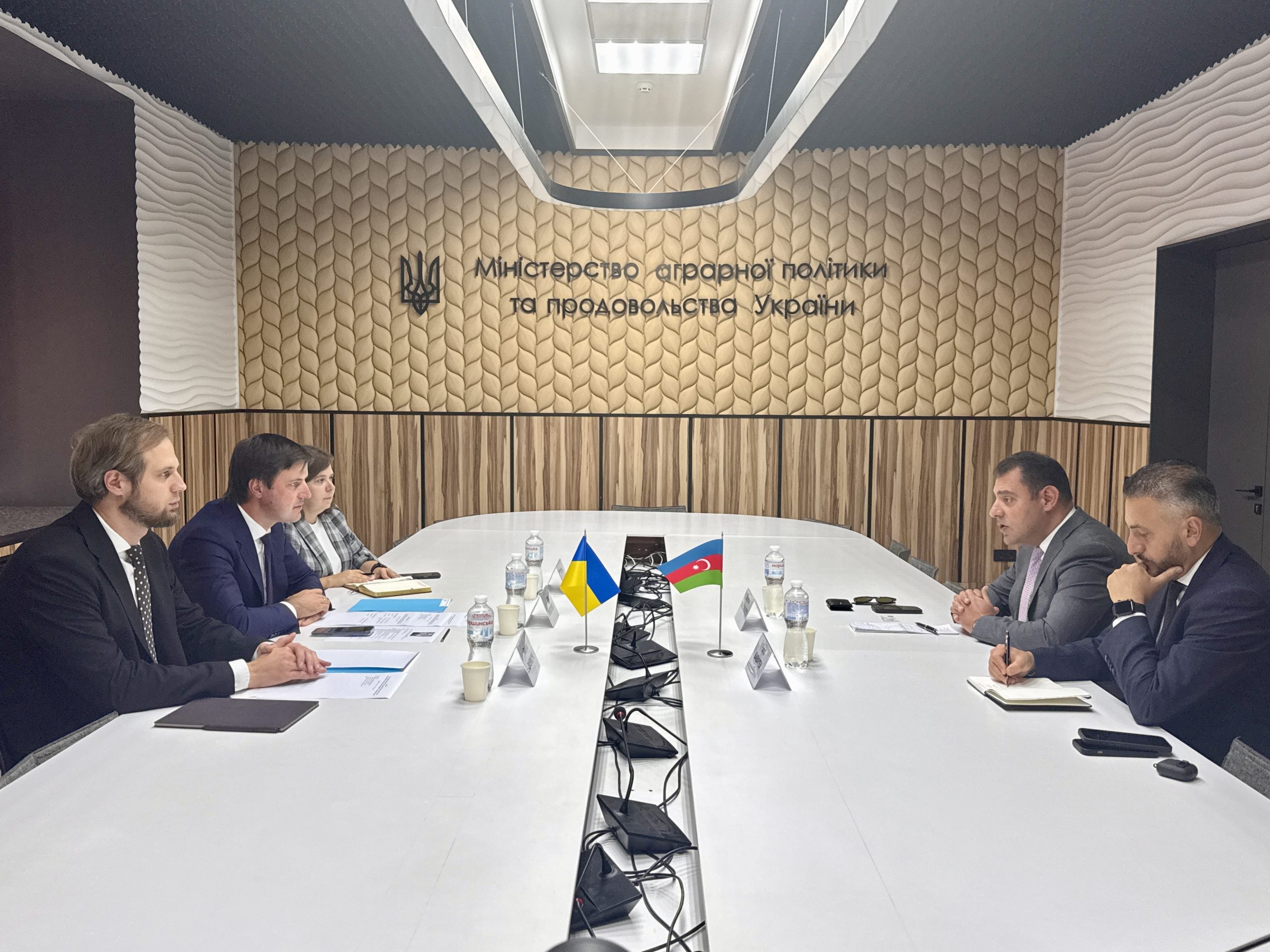 Azerbaijan offers new transit routes for Ukrainian agricultural products