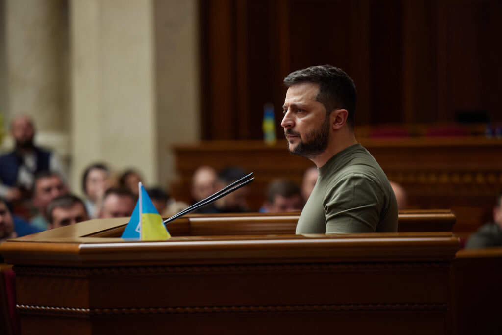 Владимир Зеленский ввел в действие новые санкционные решения СНБО Владимир Зеленский ввел в действие новые санкционные решения СНБО