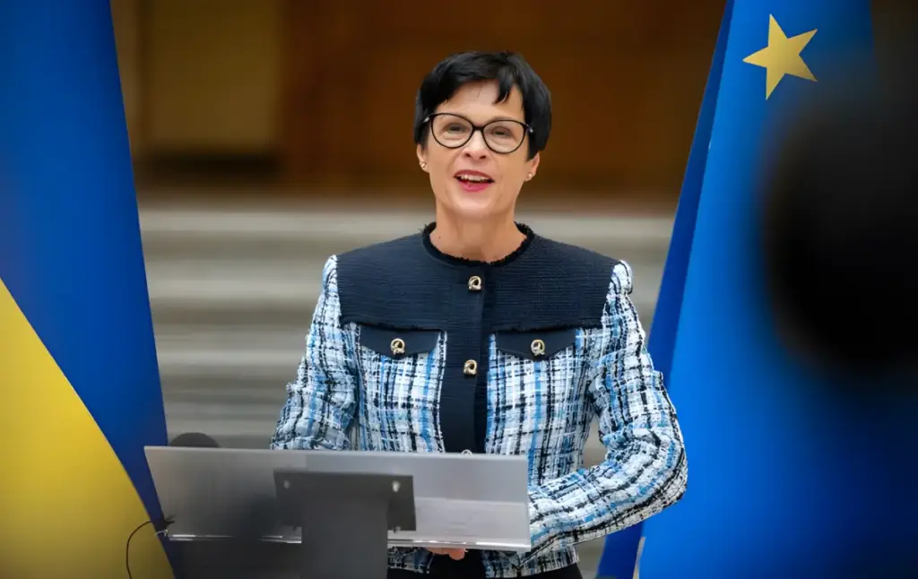 Жодних привілеїв. Єврокомісар заявив, що Україна не отримає пільгових умов для вступу до ЄС