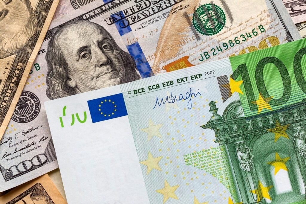 Курс НБУ на 9–12 жовтня: долар і євро подорожчали