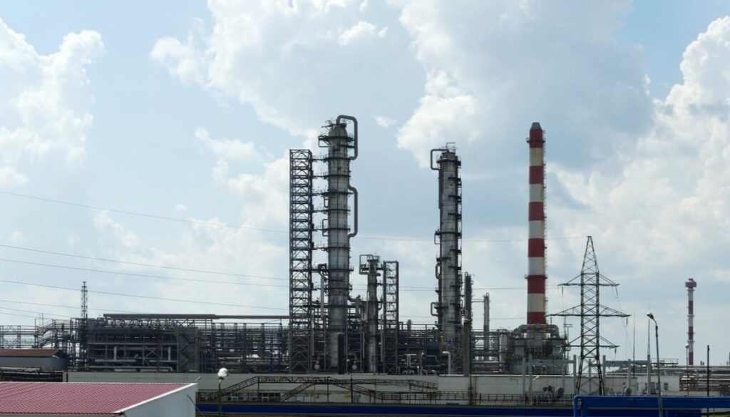 Рязанський НПЗ призупинив роботу однієї з основних установок після атаки дронів
