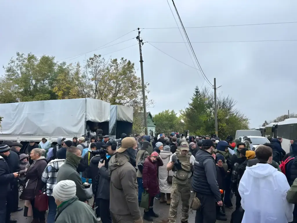 «Гуманітарна допомога – на місці, люди – в дорозі»: Лубінець про перебіг операції в Олешках
